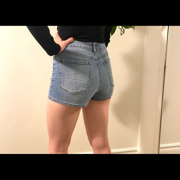 Amuse Society Jean Shorts - Picture 2 of 3